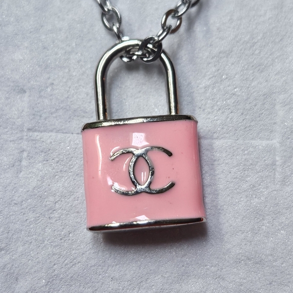 NEW CHANEL Pink MICRO Padlock Pendant on 20 In Sterling Silver Chain (GWP) - Picture 1 of 10